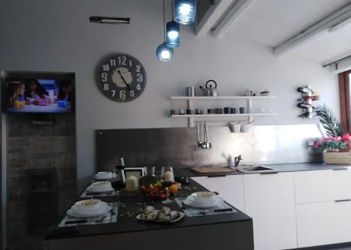 A 2 Passi Dal Castello ,appartamento Con Veranda Apartamento